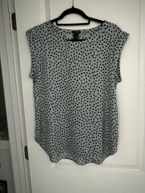 Ann Taylor Gray Tee with Black Dot Print - Cap Sleeve